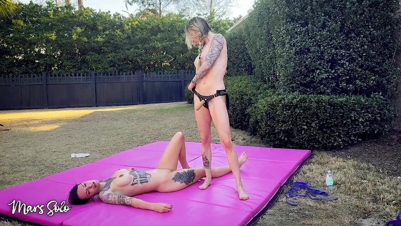 Mars solo: Oil sex wrestling con strap on Punishment Round - Mars Solo...