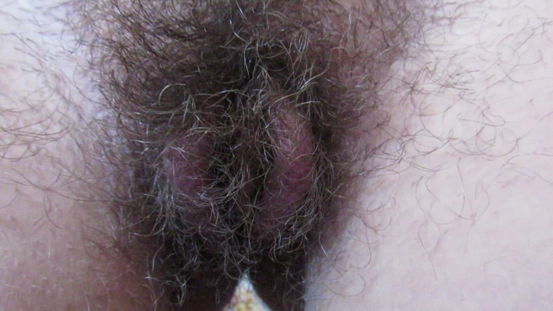 Cuteblonde666: Sitting on ya face with my hairy ass