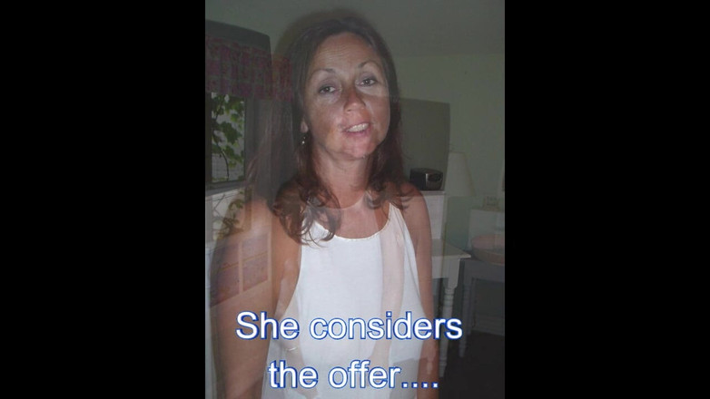 Candi Annie: 宿屋の主人キャンディ・アニーが追加料金でゲストに吹き出す