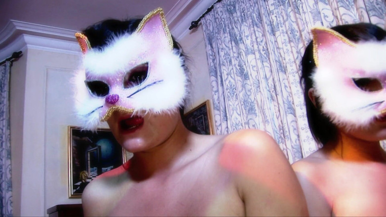 Mask-Night: Kitties seks suka bermain dalam kumpulan
