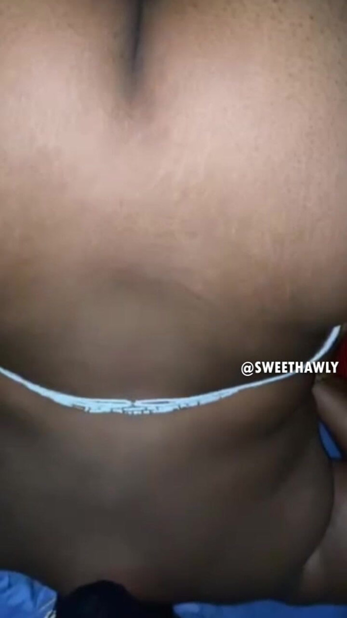 Sweethawly: Enquanto eu estava fodendo seu anal, ela estava usando o...