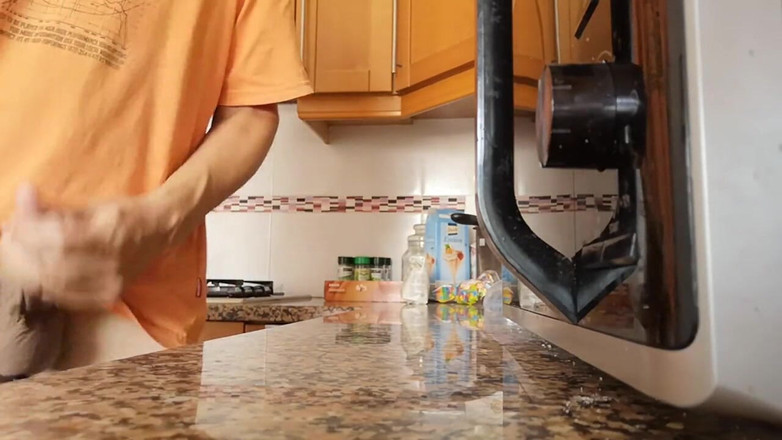 Rafael Torreano: 부엌 카운터에서 나를 싸는 걸 지켜봐