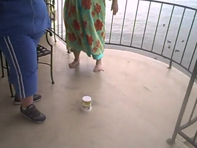 BBW nurse Vicki adventures with friends: 2 BBW są miażdżą jeden z gołymi stopami innych