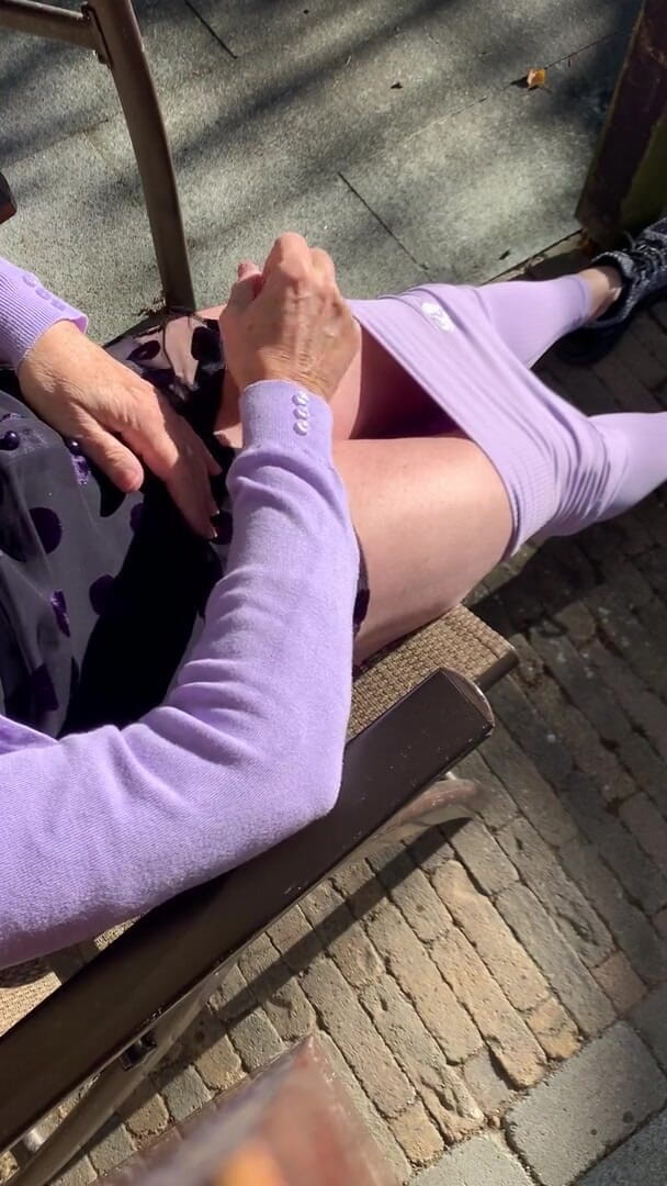 Louise: Purple leggings cum