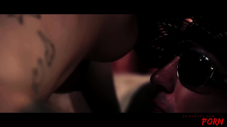 SaintPorn: Bella recebe sua primeira exploração sexual e explode no clímax