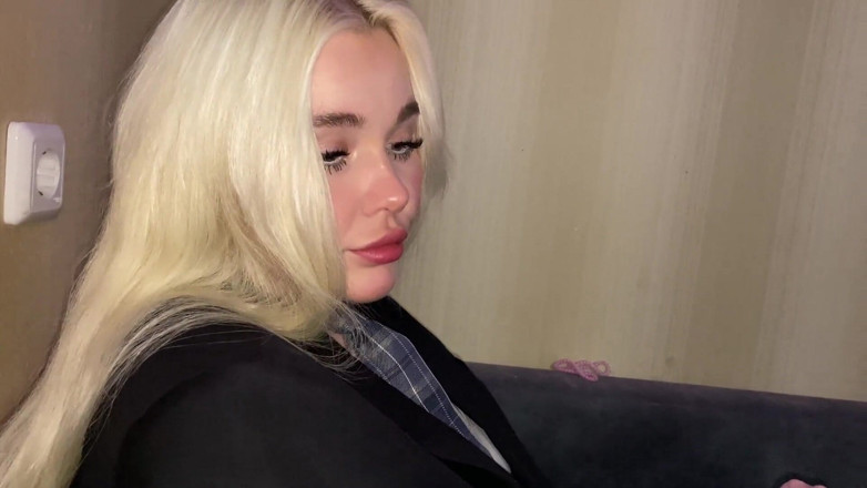 Blondessa: Młoda przyrodnia siostra Mści chłopaka za oszukiwanie, wkładanie pod kutas...