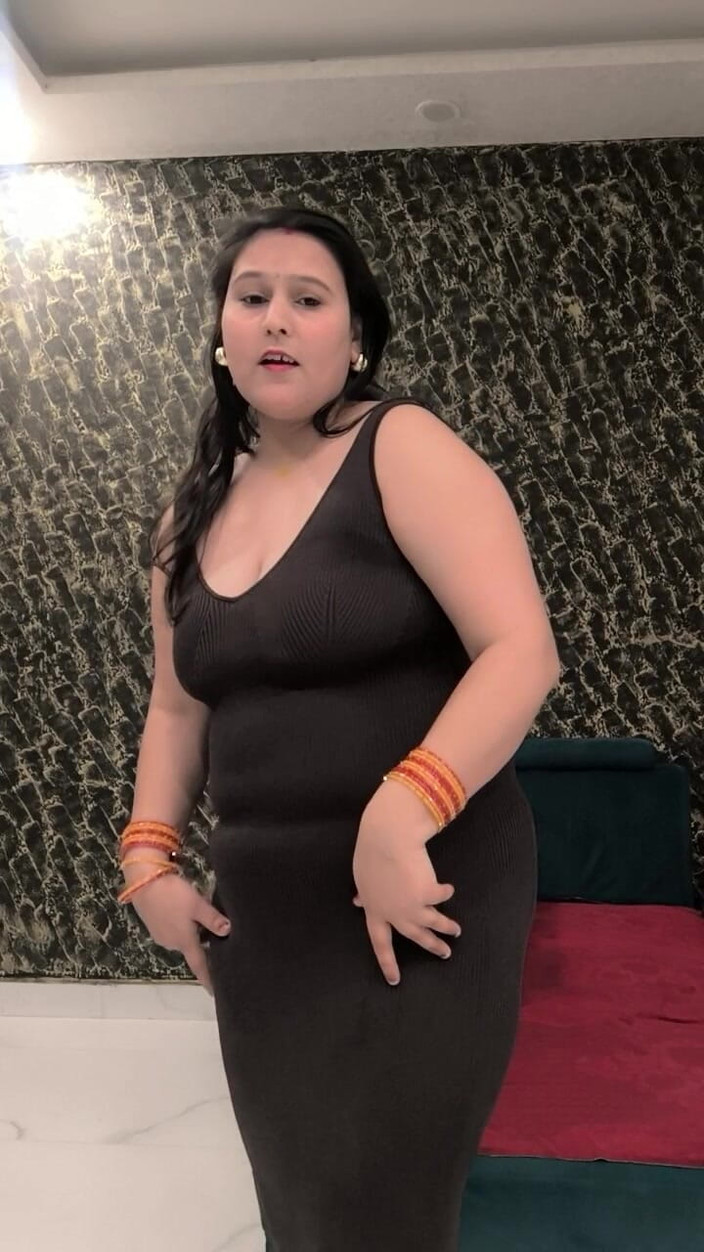 Puja555: 大きな胸のプージャ・バービーの芝居