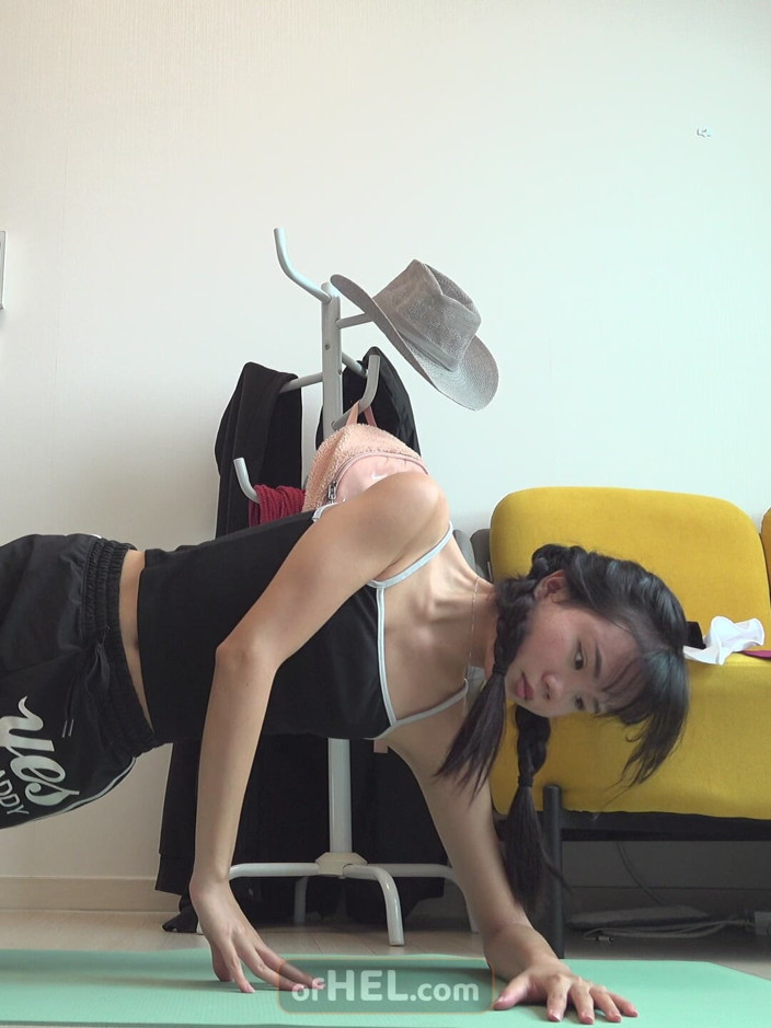 Girls of Hel: Fışkırtma yogası - fışkırtmak için yapılan ip esaretli minyon Asyalı