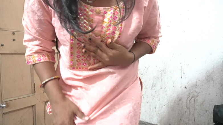 Mumbai Ashu: Single Ladaki Ne Apana Chut Ka Garmi Mitaya