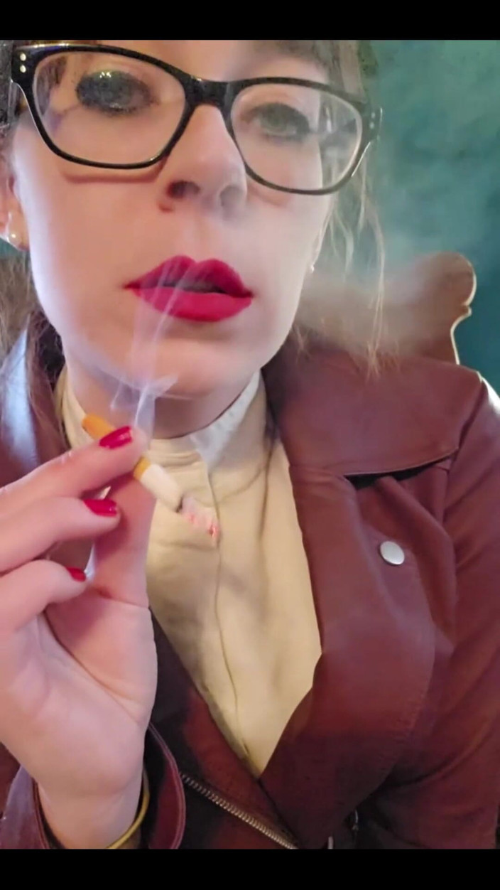 MistressThrope: Leather Smoking