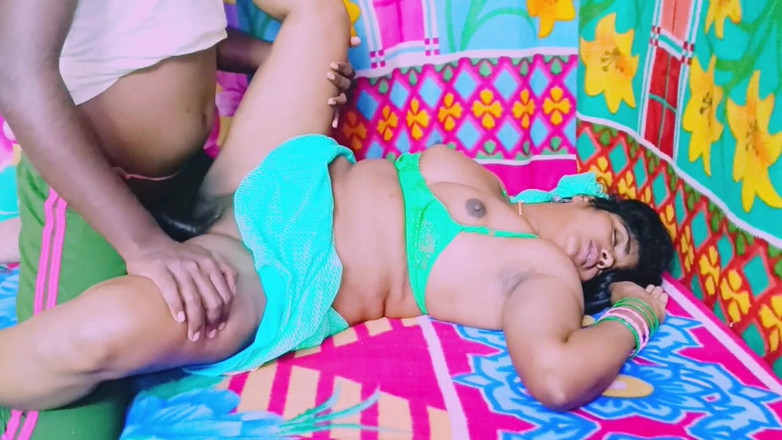 Telugu honey lips: Vidéo complète. Une belle-mère et son beau-fils baisent, hardcore, le...