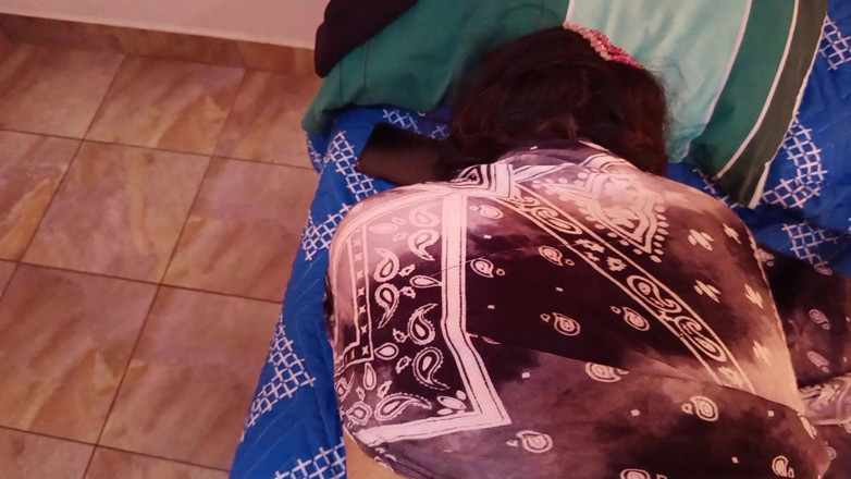 Moo DBOXXX: Tramposa cristiana madura, su marido la llama por teléfono mientras...