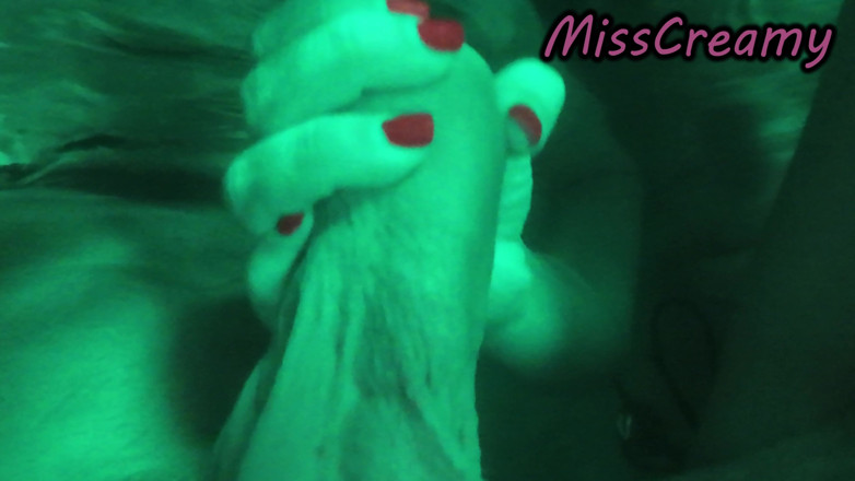 Miss Creamy: Mostrando La Polla Delante De Mi Maestra En La Piscina...