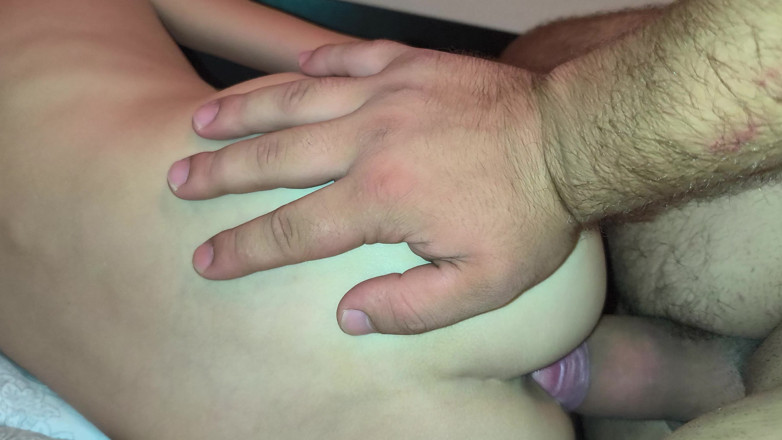 Blondasexy00: Przyrodni brat pieprzy mnie mocno swoim wielkim kutasem od tyłu...