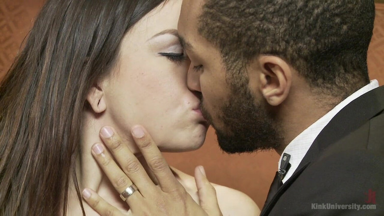 Kink University: Deep Kissing &amp; Bathtub Sex