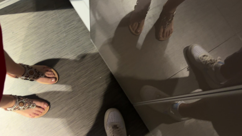 SlipCouple: J’ai Trouvé Une Bite Parfaite Dans Le Magasin De Meubles -...