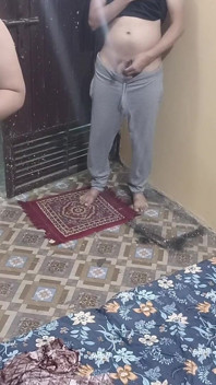 În întunericul nopții, fratele vitreg și-a lăsat socrul vitreg în frică.