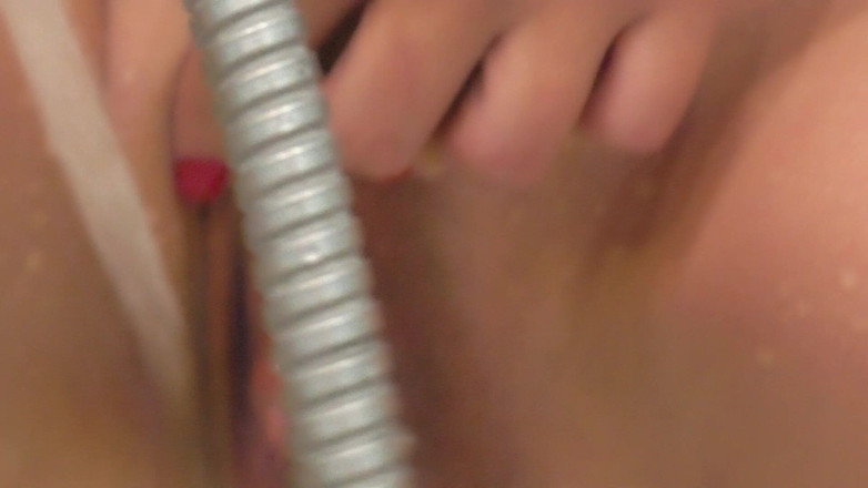 Lovers Couple: J’ai surpris ma demi-sœur en train de se masturber dans...