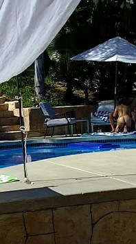Lexi bloom sexy studentessa legata e scopata a bordo piscina e riceve una sborrata in faccia