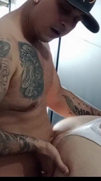 Molliges mädchen mit dickem arsch wird hart gefickt und ihre vagina ist mit Milch gefüllt