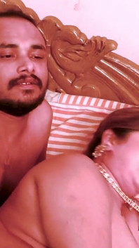 ムラムラしたバビ地元のランドリーボーイと突然のセックス!いたずらなバビセックス