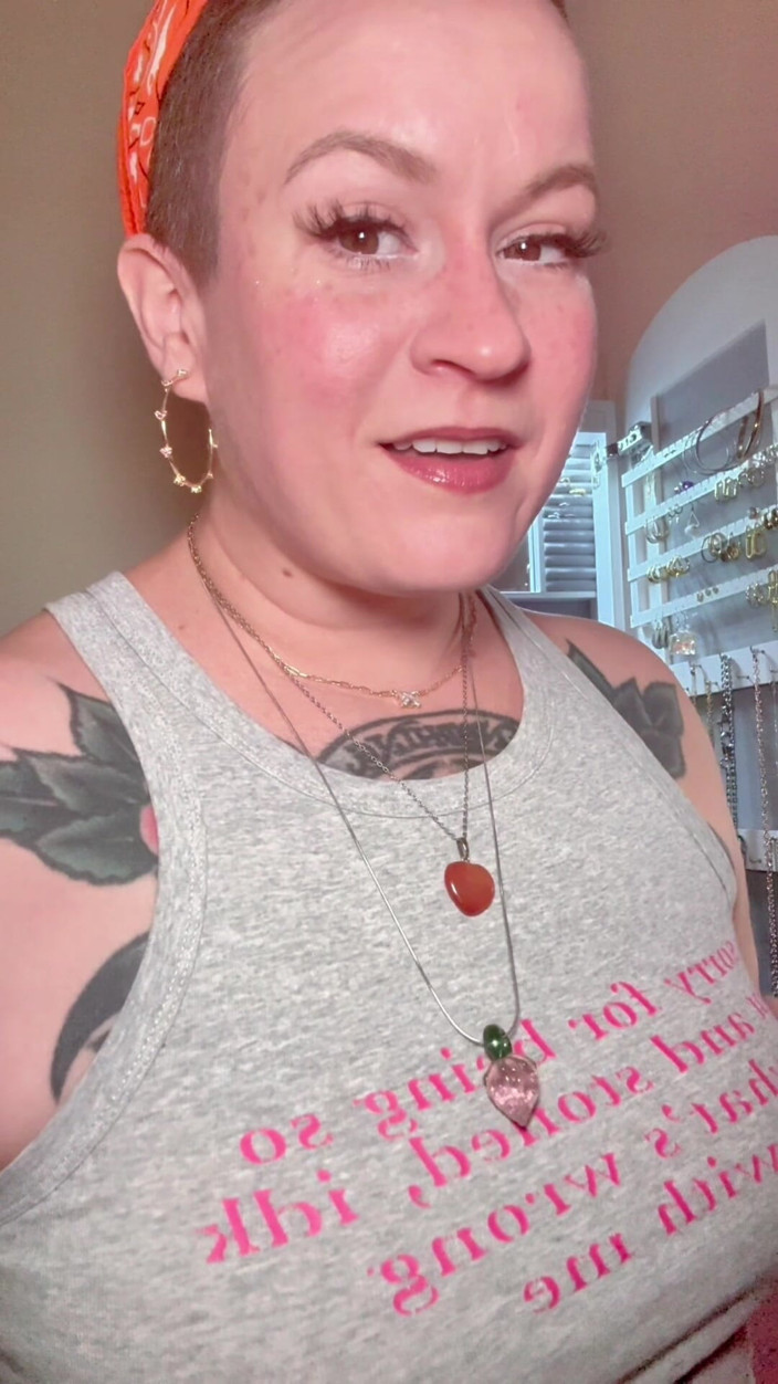 Quinn Marie: Punto de vista: novia se maquilla para una cita de...