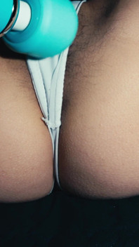 Ele Me Masturba Com Meu Vibrador, Mas Eu Quero Acabar Sozinha Para Um Orgasmo Forte