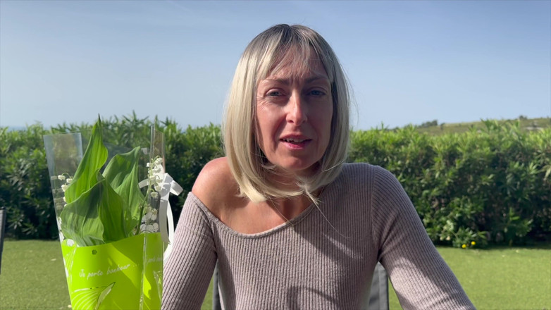 Video Porno One: Lena, MILF berusia 40 tahun dari Tours!
