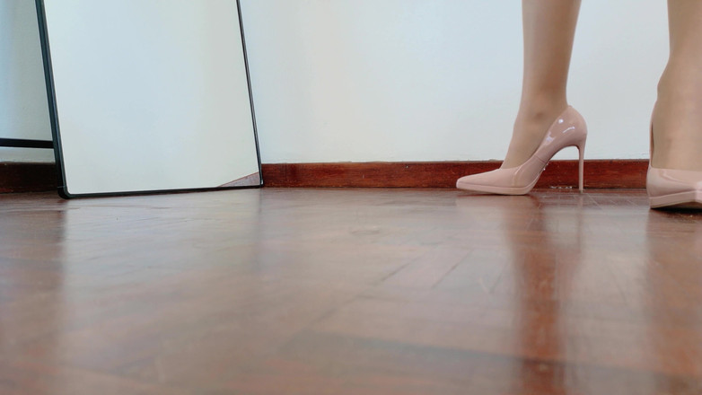 Kinky Lyrical: Highheel Asmr - Point Stilettos