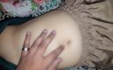 Sexy couples: Une indienne desi se caresse le ventre et le corps 22