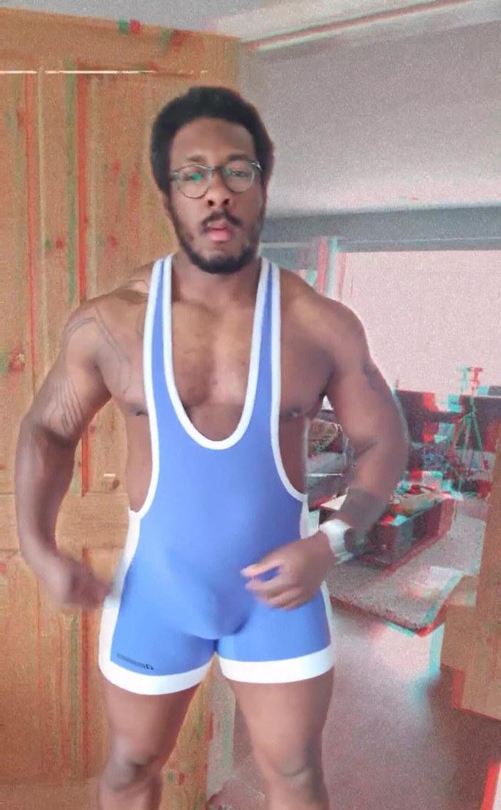 Amadeus: Я думаю, что мне нравится синий сейчас, выпуклость выглядит большой