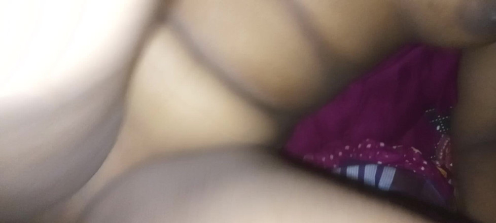 AIASA KHATUN: Dasi, un couple bangladais nouvellement marié baise