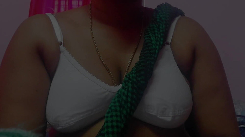 Desi Mohini: Učitelka s velkými prsy desi sex