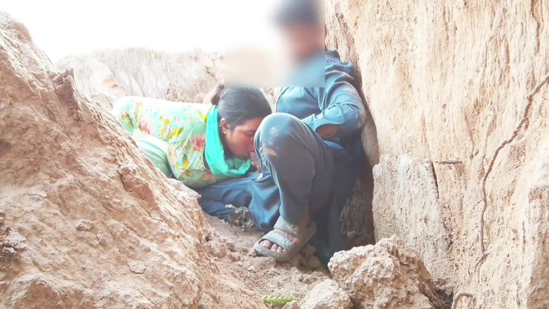 Abida sexy: Sesso desi all'aperto