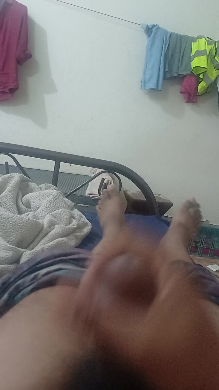 5Large: Bangladesi Boy Musterbate w jego sypialni.