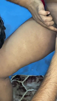 Dejando a su hermanastro en la casa de sus suegros con condones caros en la dotería