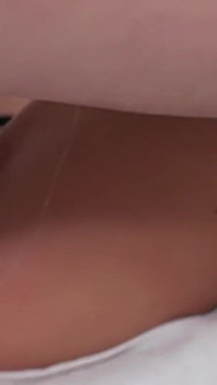 La sexy teen anaya leon prende 9 pollici di un grosso cazzo bianco e lo crema