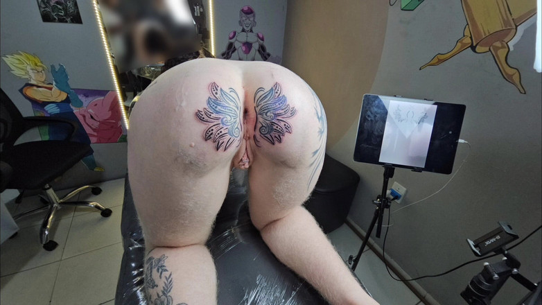 Lorrany exotica: 私は男性を角質にするのが大好きで、今回はお尻をピンクのタトゥーで彼らにサプライズを与えました