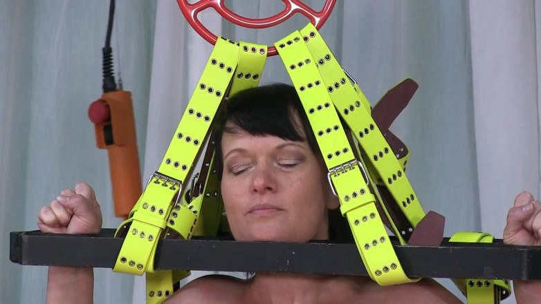 Studio Costeau: Позор з різницею, Yvette Costeau