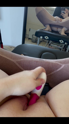 Naughty Mila: Solo una piccola eccitazione per te. Se ti piace sai...