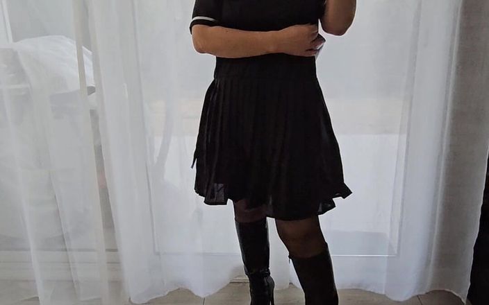 Sofy13: 警察脱衣舞诱惑