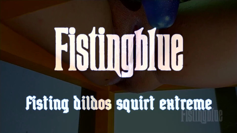 Fistingblue: Esticando minha boceta solta com vibrador monstro e esguicho duro
