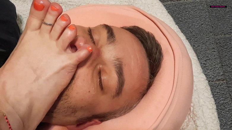 goddess82: Dipenuhi dengan kaki saya yang sedap!