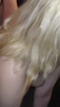 Due gangbang in una stanza con Evie e Sunflower_2