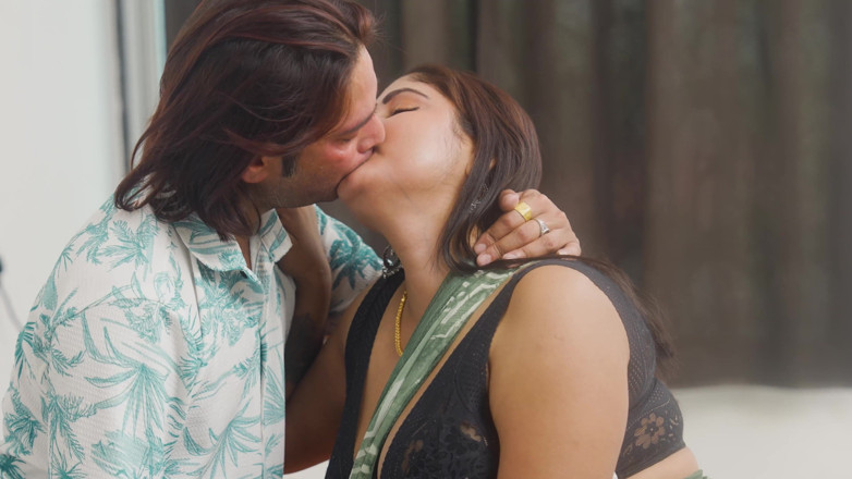 Khiladi69: Pushpa Bhabhi: When His Wife Wasn't Around, the Husband Called...
