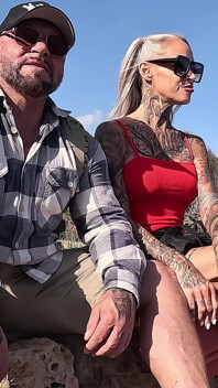 Nymphomaniac Cergas Jerman Sophie Logan dengan Banyak Tatu Diambil Untuk Kongkek