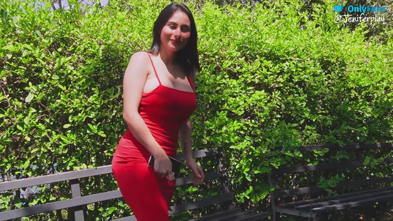 Jenifer Play: «Дайте мені більше грошей і я без презерватива!» Сексуальна колумбійка показала сиськи на публіці Дженіферплей