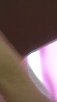 Une MILF asiatique à forte poitrine se fait lécher les aisselles et recouvrir de sperme
