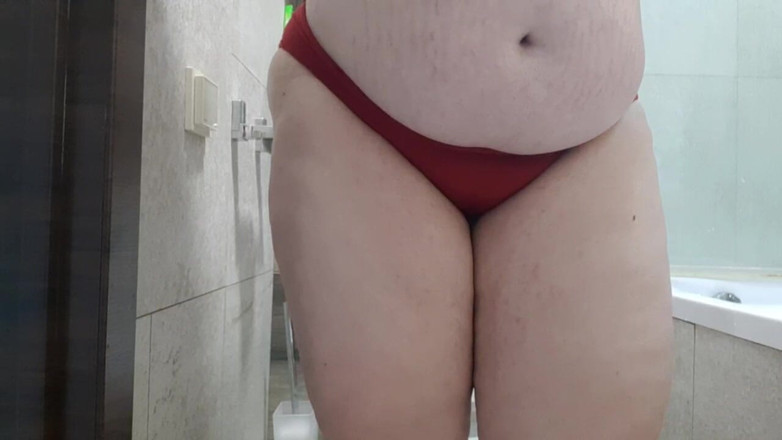 AssGives: Natursekt im badezimmer