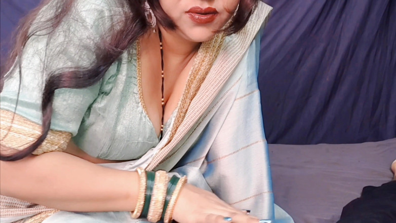 Sexykajalbhabhi: 吮吸房东的鸡巴并让他射精以换取租金